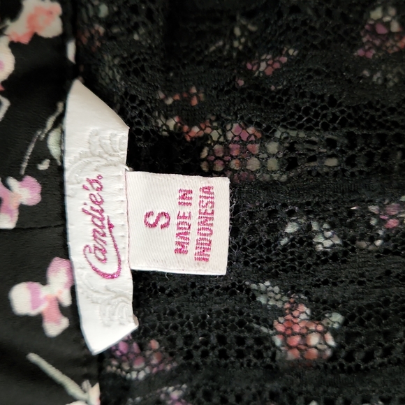 Candie's Floral & Lace Blouse - Picture 8 of 9